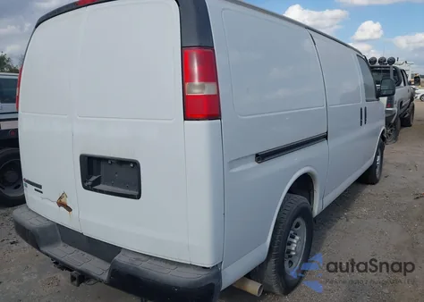2015 Chevrolet Express 2500 Work Van из США, поврежденный, VIN 1GCWGFCB9F1132926